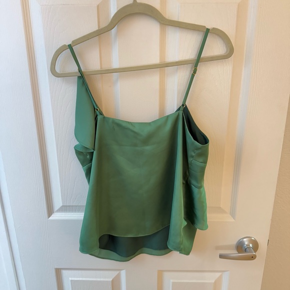 NWT Lovers & Friends Laguna Top in Green Size Small Satin Ruffles - Picture 8 of 16